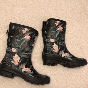 Rain boots size 6